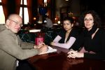 Amsterdam 24 april 2009
Fred Teeven heeft gesprek met Lucia en maria Mosterd op het centraal station van Amsterdam.
Peter Smulders bv