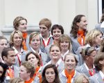 Den Haag 27 augustus 2008
De Olympische medaille winnaars van Peking op het bordes bij Koningin Beatrix. Aanwezig oa Anky v Grunsven Maarten v d Weijden Inge Dekker Marianne Vos Naomi v As Fatima de Moreiro Melo, anky v Grunsven Deborah Gravenstijn...
Peter Smulders bv