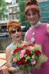 Amsterdam, 3 Juni 2008 In Hotel Seven One Seven ontvangt Marijke Helwegen uit handen van Tineke Schouten haar magazine