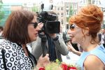 Amsterdam, 3 Juni 2008 In Hotel Seven One Seven ontvangt Marijke Helwegen uit handen van Tineke Schouten haar magazine 
hier wordt zij geintervieuwd door Viola Holt