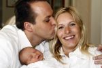 Fijnaart 11 mei 20-09
Frans en Mariska bauer met hun lasatste aanwinst Lucas. Ook Christiaan Frans en Jan waren natuurlijk aanwezig.
Peter Smulders bv