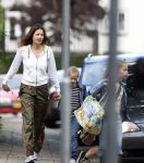 Baarn 7 sdeptember 2007
Mariska Hulscher brengt haar kinderen naar school. Sinds kort is zij verhuisd van Amsterdam naar Baarn.