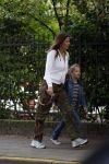 Baarn 7 sdeptember 2007
Mariska Hulscher brengt haar kinderen naar school. Sinds kort is zij verhuisd van Amsterdam naar Baarn.