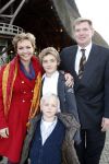 Kaatsheuvel 24 november 2007
Premiere Assepoester in de efteling. Mariska v Kolck met man en zoons