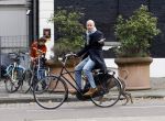 Amsterdam 15 oktober 2007
Mart Visser op zijn fiets met hond.