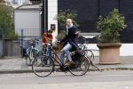 Amsterdam 15 oktober 2007
Mart Visser op zijn fiets met hond.