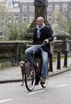 Amsterdam 15 oktober 2007
Mart Visser op zijn fiets met hond.