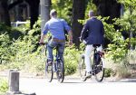 Amsterdam 24 mei 2008
Mart Visser en zijn vriend Job fietsend in Amsterdam.