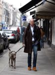 Amsterdam 29 maart 2008
Mart Visser aan het wandelen met zijn hond op de pc hooftstraat.