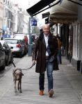 Amsterdam 29 maart 2008
Mart Visser aan het wandelen met zijn hond op de pc hooftstraat.