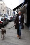 Amsterdam 29 maart 2008
Mart Visser aan het wandelen met zijn hond op de pc hooftstraat.