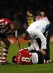 Eindhoven, 8 December 2007 Kompetitie PSV-Roda JC, eindstand 2-4 
Seizoen 2007/2008
Verzorger Mart v d Heuvel behandelt Edison Mendez