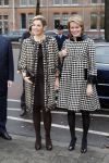 Den Haag 4 december 2007
Prinses Maxima en prinses Mathilde van Belgie bij de presentatie van een boek over kunst in museum Den Haag. Maxima en Mathilde dragen allebei ongeveer dezelfde kleding/outfit.