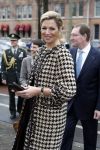 Den Haag 4 december 2007
Prinses Maxima en prinses Mathilde van Belgie bij de presentatie van een boek over kunst in museum Den Haag. Maxima en Mathilde dragen allebei ongeveer dezelfde kleding/outfit.