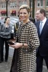 Den Haag 4 december 2007
Prinses Maxima en prinses Mathilde van Belgie bij de presentatie van een boek over kunst in museum Den Haag. Maxima en Mathilde dragen allebei ongeveer dezelfde kleding/outfit.