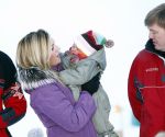 Lech 10 februari 2008
Fotosessie Koninklijke familie. Aanwezig waren Koningin Beatrix Maxima Prins Willem Alexander Amalai Alexia Ariane Prins Constantijn Prinses Laurentien Eloise Claus Cazimir en Elenore.
Peter Smulders bv