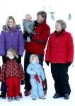 Lech 10 februari 2008
Fotosessie Koninklijke familie. Aanwezig waren Koningin Beatrix Maxima Prins Willem Alexander Amalai Alexia Ariane Prins Constantijn Prinses Laurentien Eloise Claus Cazimir en Elenore.
Peter Smulders bv