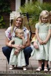 Wassenaar 11 juli 2008
Foto uurtje met prinses Maxima Prins Willem Alexander  en hun dochters Prinses Amalia Prinses Alexia en Prinses Ariane . 
Ze komen aanrijden in bakfiets.