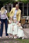 Wassenaar 11 juli 2008
Foto uurtje met prinses Maxima Prins Willem Alexander  en hun dochters Prinses Amalia Prinses Alexia en Prinses Ariane . 
Ze komen aanrijden in bakfiets.
