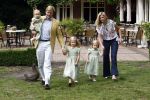 Wassenaar 11 juli 2008
Foto uurtje met prinses Maxima Prins Willem Alexander  en hun dochters Prinses Amalia Prinses Alexia en Prinses Ariane . 
Ze komen aanrijden in bakfiets.