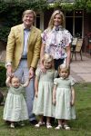 Wassenaar 11 juli 2008
Foto uurtje met prinses Maxima Prins Willem Alexander  en hun dochters Prinses Amalia Prinses Alexia en Prinses Ariane . 
Ze komen aanrijden in bakfiets.