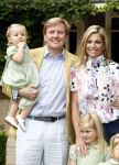 Wassenaar 11 juli 2008
Foto uurtje met prinses Maxima Prins Willem Alexander  en hun dochters Prinses Amalia Prinses Alexia en Prinses Ariane . 
Ze komen aanrijden in bakfiets.