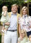 Wassenaar 11 juli 2008
Foto uurtje met prinses Maxima Prins Willem Alexander  en hun dochters Prinses Amalia Prinses Alexia en Prinses Ariane . 
Ze komen aanrijden in bakfiets.