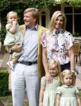 Wassenaar 11 juli 2008
Foto uurtje met prinses Maxima Prins Willem Alexander  en hun dochters Prinses Amalia Prinses Alexia en Prinses Ariane . 
Ze komen aanrijden in bakfiets.