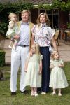 Wassenaar 11 juli 2008
Foto uurtje met prinses Maxima Prins Willem Alexander  en hun dochters Amalia Alexia en Ariane . Ze komen aanrijden in bakfiets.
Peter Smulders bv