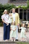 Wassenaar 11 juli 2008
Foto uurtje met prinses Maxima Prins Willem Alexander  en hun dochters Prinses Amalia Prinses Alexia en Prinses Ariane . 
Ze komen aanrijden in bakfiets.