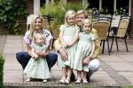 Wassenaar 11 juli 2008
Foto uurtje met prinses Maxima Prins Willem Alexander  en hun dochters Prinses Amalia Prinses Alexia en Prinses Ariane . 
Ze komen aanrijden in bakfiets.