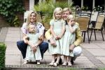 Wassenaar 11 juli 2008
Foto uurtje met prinses Maxima Prins Willem Alexander  en hun dochters Prinses Amalia Prinses Alexia en Prinses Ariane . 
Ze komen aanrijden in bakfiets.