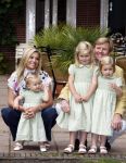 Wassenaar 11 juli 2008
Foto uurtje met prinses Maxima Prins Willem Alexander  en hun dochters Prinses Amalia Prinses Alexia en Prinses Ariane . 
Ze komen aanrijden in bakfiets.