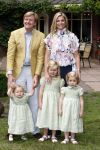 Wassenaar 11 juli 2008
Foto uurtje met prinses Maxima Prins Willem Alexander  en hun dochters Amalia Alexia en Ariane . Ze komen aanrijden in bakfiets.
Peter Smulders bv