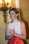 Den Haag 12 mei 2009
Prinses Maxima reikt de appeltjes van oranje uit op paleis Noordeinde.
Koningin Beatrix en Prins Willem Alexander zijn daarbij aanwezig.
Peter Smulders bv