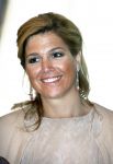 Den Haag 12 mei 2009
Prinses Maxima reikt de appeltjes van oranje uit op paleis Noordeinde.
Koningin Beatrix en Prins Willem Alexander zijn daarbij aanwezig.
Peter Smulders bv