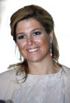 Den Haag 12 mei 2009
Prinses Maxima reikt de appeltjes van oranje uit op paleis Noordeinde.
Koningin Beatrix en Prins Willem Alexander zijn daarbij aanwezig.
Peter Smulders bv
