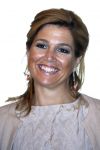 Den Haag 12 mei 2009
Prinses Maxima reikt de appeltjes van oranje uit op paleis Noordeinde.
Koningin Beatrix en Prins Willem Alexander zijn daarbij aanwezig.
Peter Smulders bv