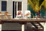 Curacao 13 augustus 2002
Prins Willem Alexander en Maxima aan het zonnen bij hun appartement