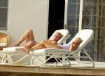 Curacao 13 augustus 2002
Prins Willem Alexander en Maxima aan het zonnen bij hun appartement