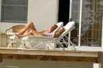 Curacao 13 augustus 2002
Prins Willem Alexander en Maxima aan het zonnen bij hun appartement
