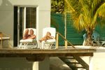 Curacao 13 augustus 2002
Prins Willem Alexander en Maxima aan het zonnen bij hun appartement