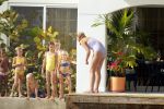 Curacao 13 augustus 2002
Prins Willem Alexander en Maxima aan het zonnen bij hun appartement