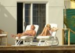 Curacao 13 augustus 2002
Prins Willem Alexander en Maxima aan het zonnen bij hun appartement