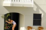 Curacao 13 augustus 2002
Prins Willem Alexander en Maxima aan het zonnen bij hun appartement