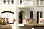 Curacao 13 augustus 2002
Prins Willem Alexander en Maxima aan het zonnen bij hun appartement