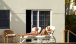 Curacao 13 augustus 2002
Prins Willem Alexander en Maxima aan het zonnen bij hun appartement