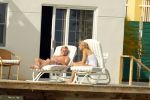 Curacao 13 augustus 2002
Prins Willem Alexander en Maxima aan het zonnen bij hun appartement