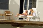 Curacao 13 augustus 2002
Prins Willem Alexander en Maxima aan het zonnen bij hun appartement
