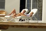 Curacao 13 augustus 2002
Prins Willem Alexander en Maxima aan het zonnen bij hun appartement
